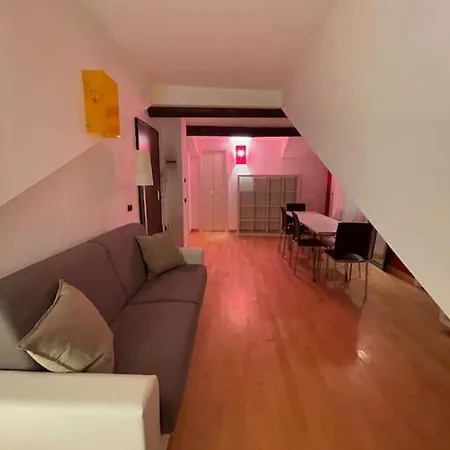 Attic Lejlighed *